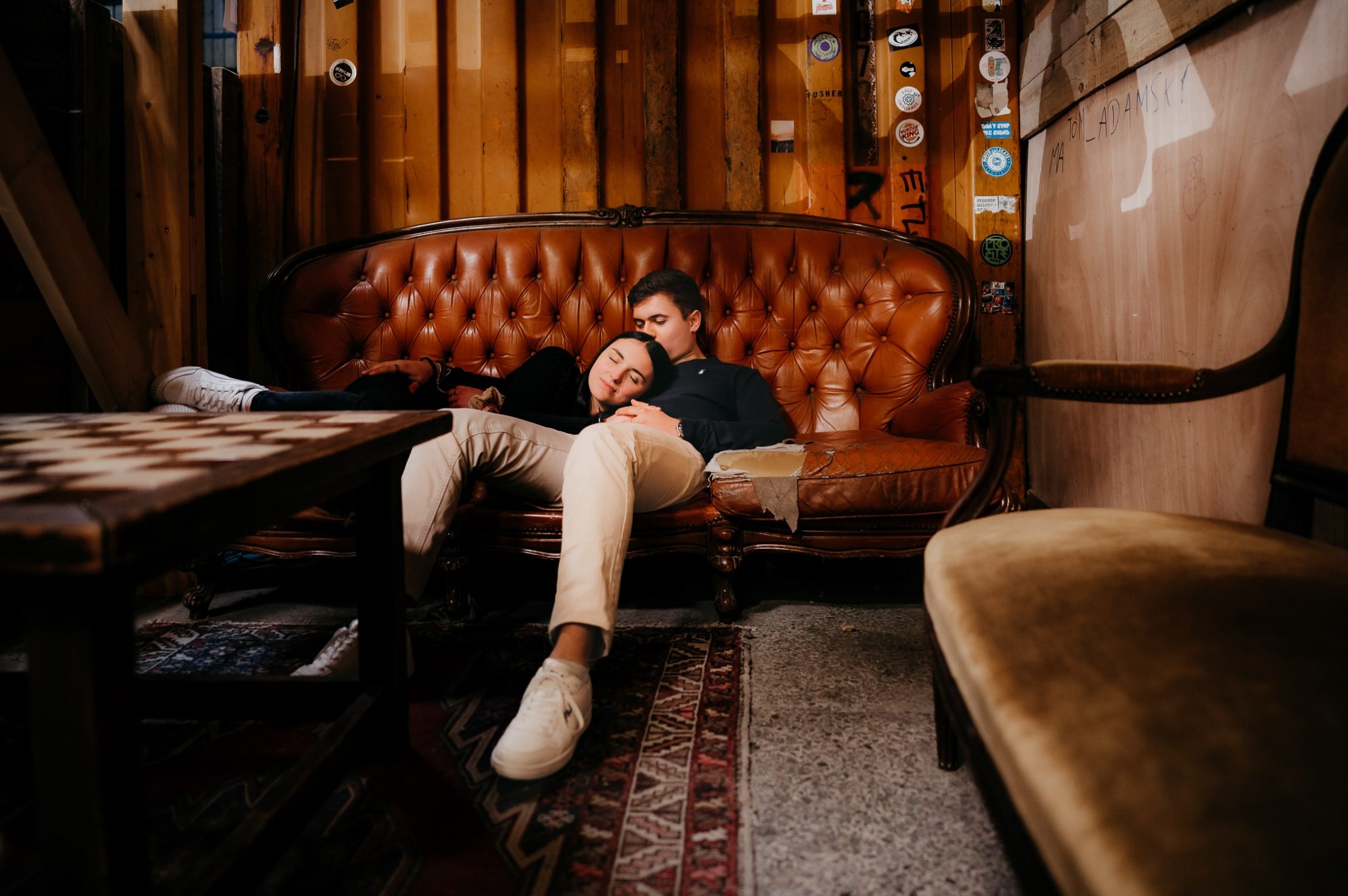 Couple photographié près du skatepark de Darwin Bordeaux