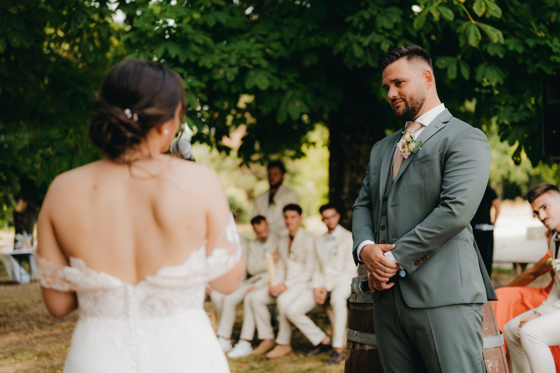 moment des discours entre les mariés