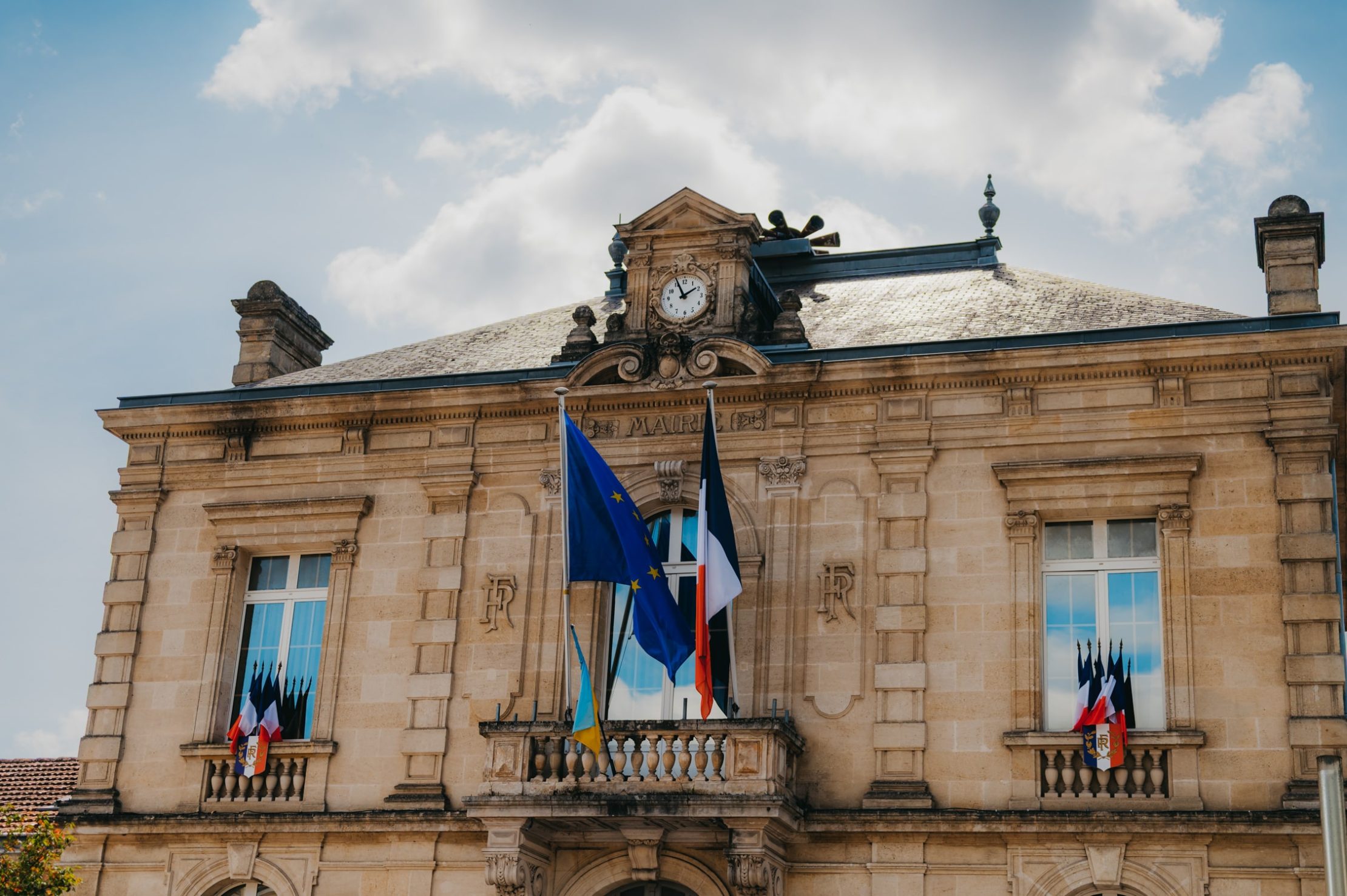 façade de la mairie de Floirac, en gironde