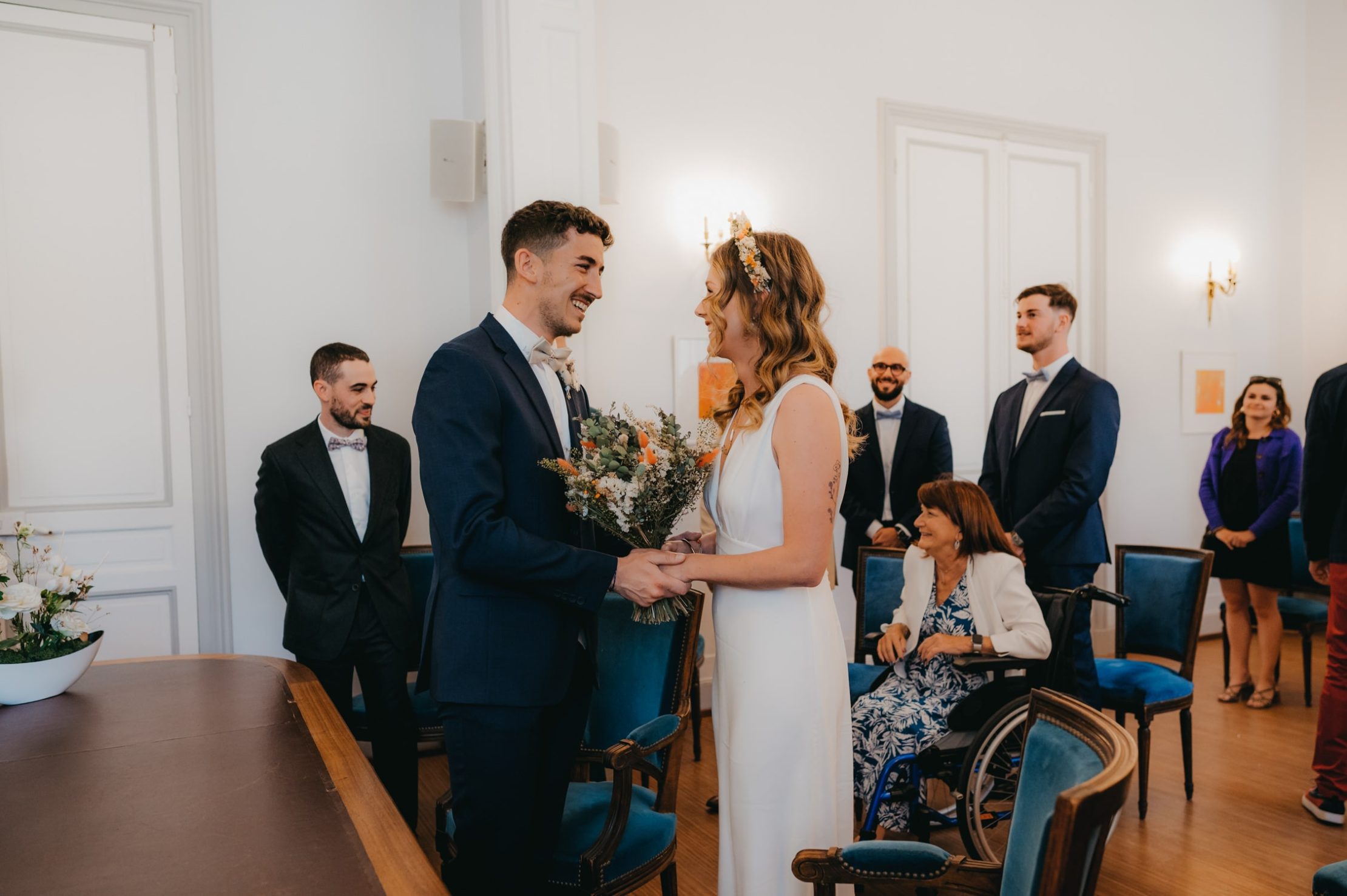deux mariés se découvrent à la mairie avant leur cérémonie civile