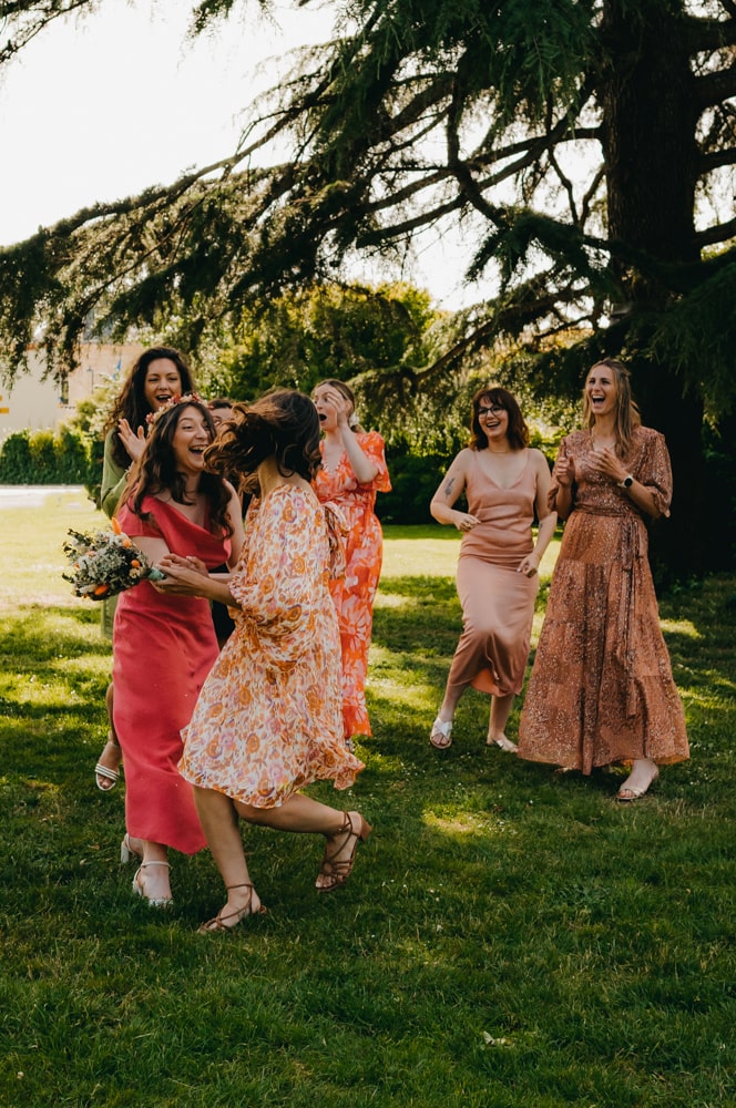 Portrait collectif avec rires et énergie positive