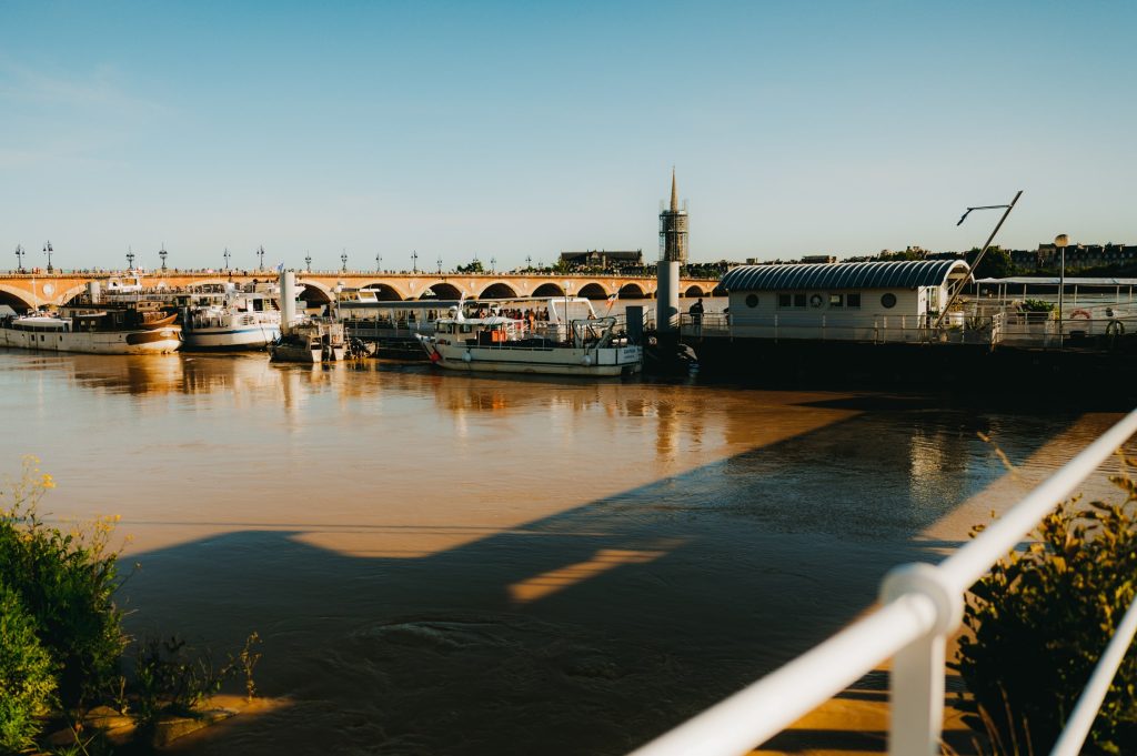 vue sur Bordeaux depuis une péniche