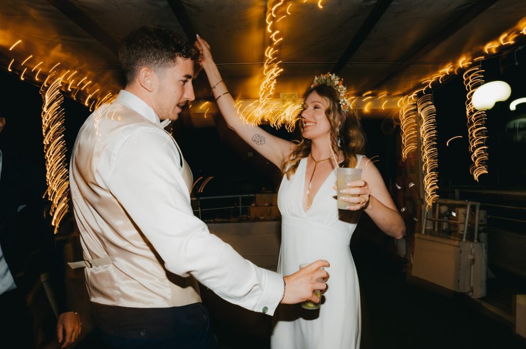 moment de danse entre les mariés