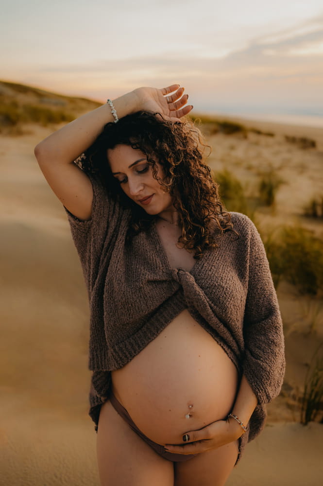 Séance photo maternité naturelle en extérieur